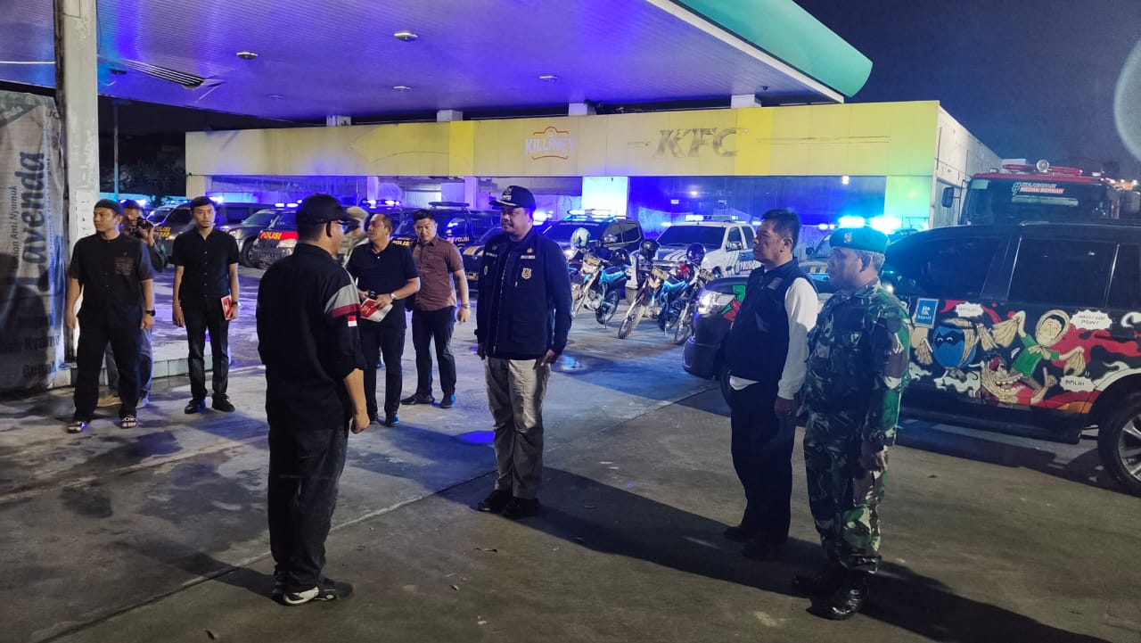 Wali Kota Medan Bobby Nasution memimpin Apel Plaksanaan Pemantauan dan Pencegahan Asmara Subuh di Ex. Petronas Jl. Gagak Hitam, Kel. Sunggal, Kec. Medan Sunggal (23/03).